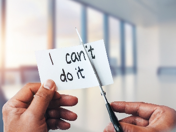 Aus dem englischsprachigen Satz "I can't do it" wird durch Abschneiden der Satz "I can do it".